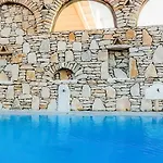 Omnia Villa *